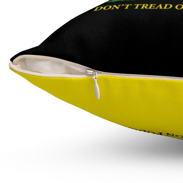 DONT TREAD ON PODCASTING - throw pillow